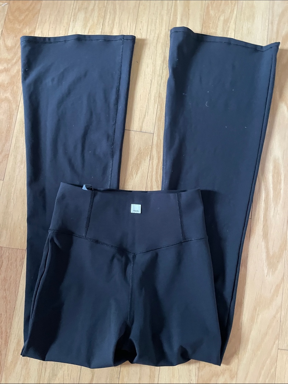 Vuori Black High-Rise Flare Workout Leggings size small - Picture 5 of 5